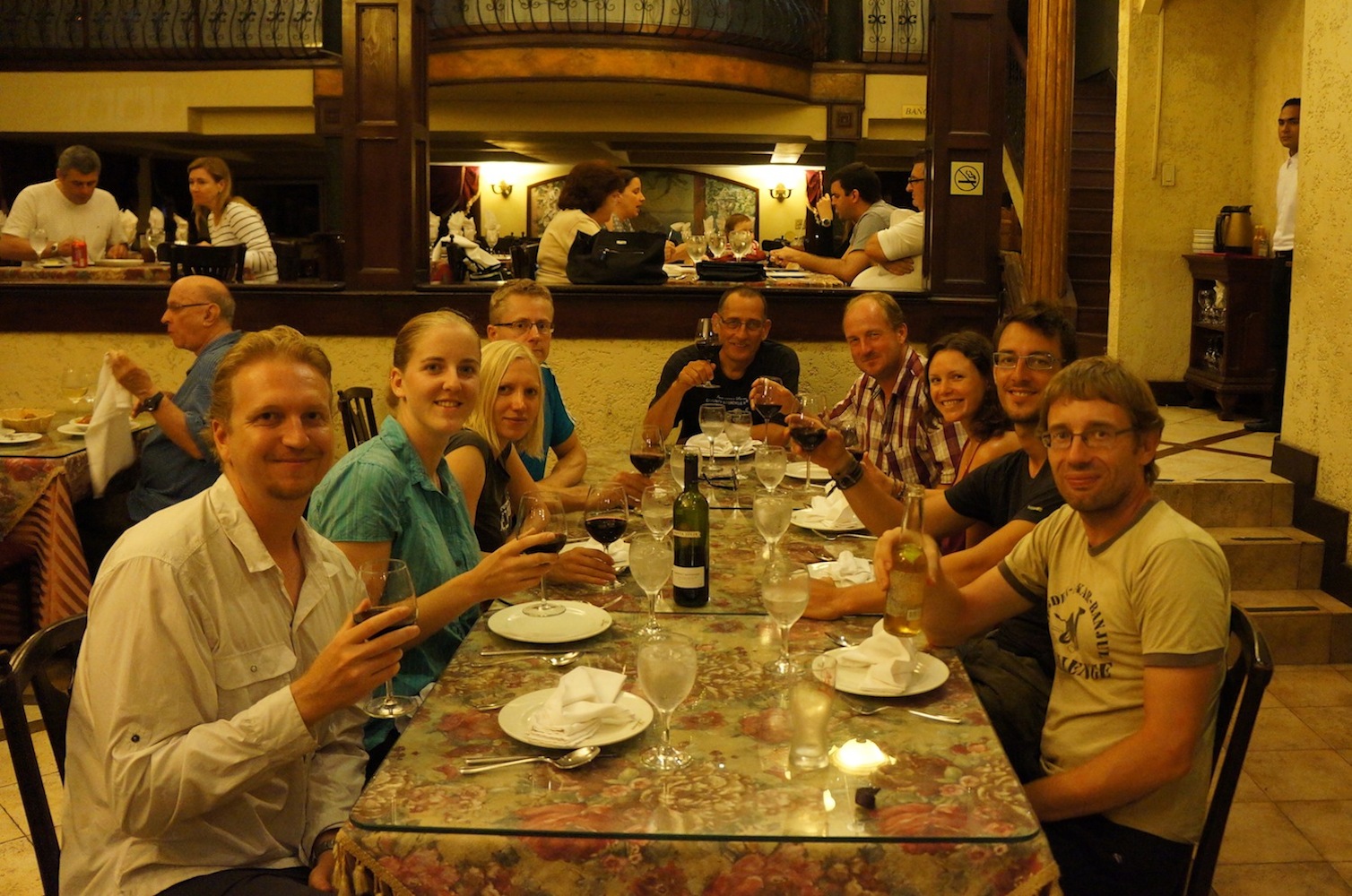 Abendessen beim Italiener mit anderen Motorradreisenden in Panama-City