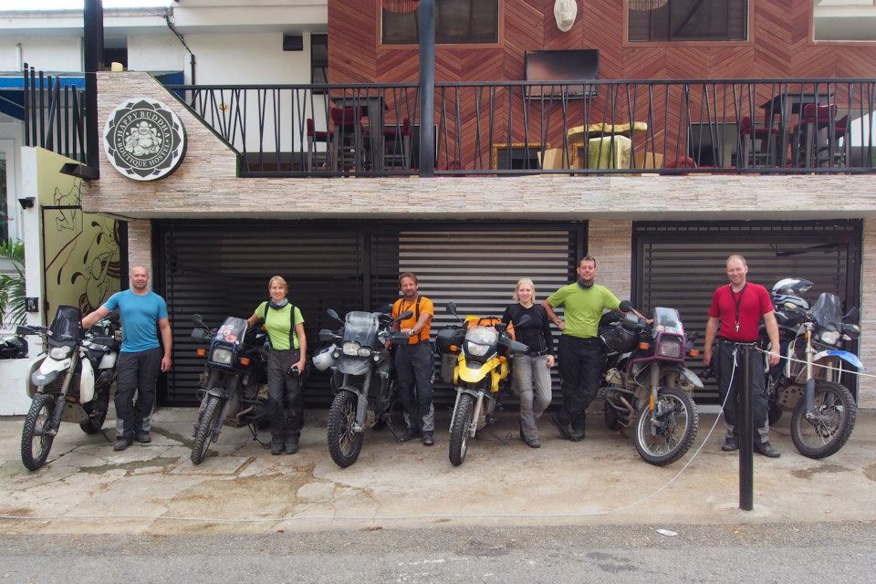 Mit anderen Bikern unterwegs in Medellin, Kolumbien