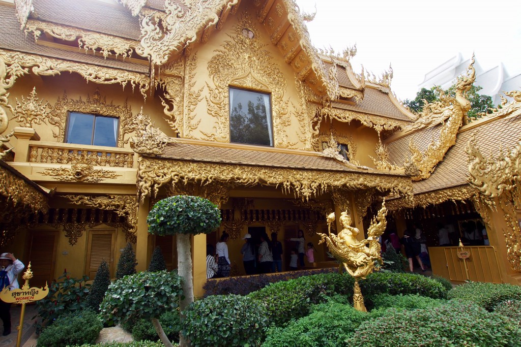 Vergoldetes Klo am Weißen Tempel